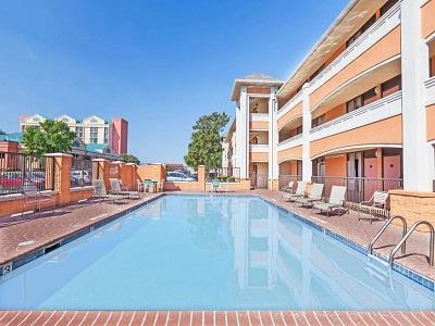Days Inn By Wyndham Dallas Irving Exterior photo