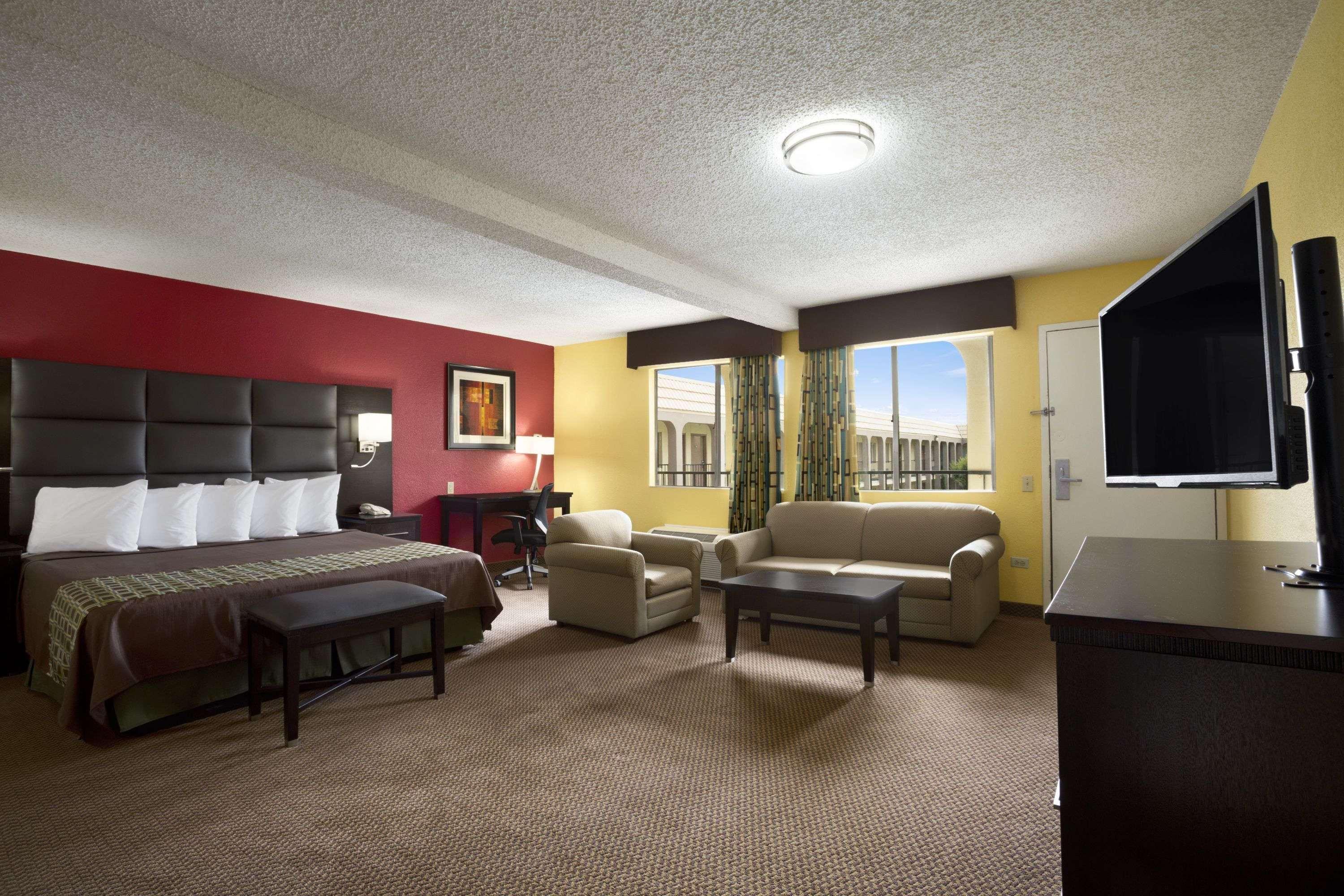Days Inn By Wyndham Dallas Irving Exterior photo
