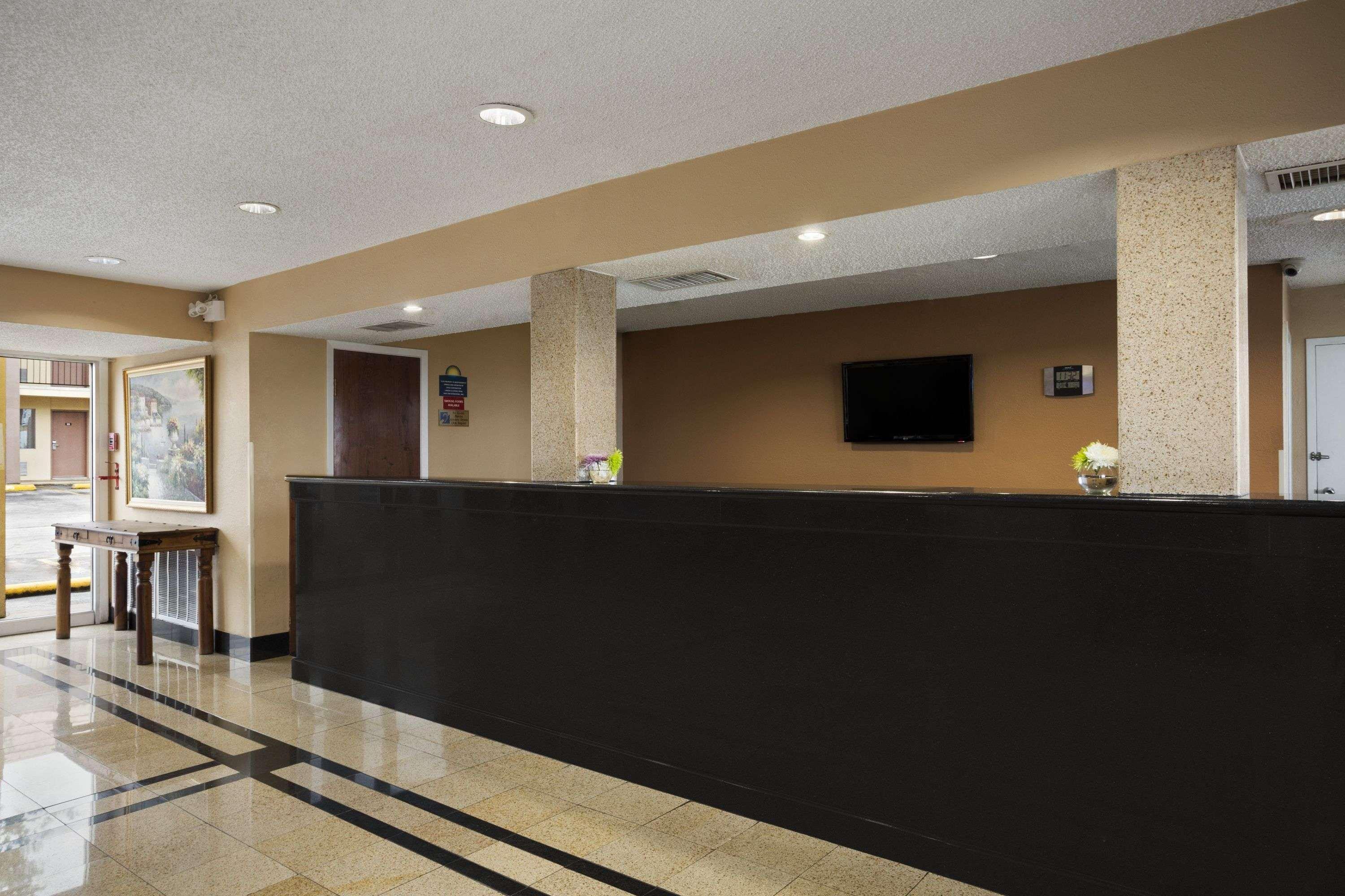 Days Inn By Wyndham Dallas Irving Exterior photo